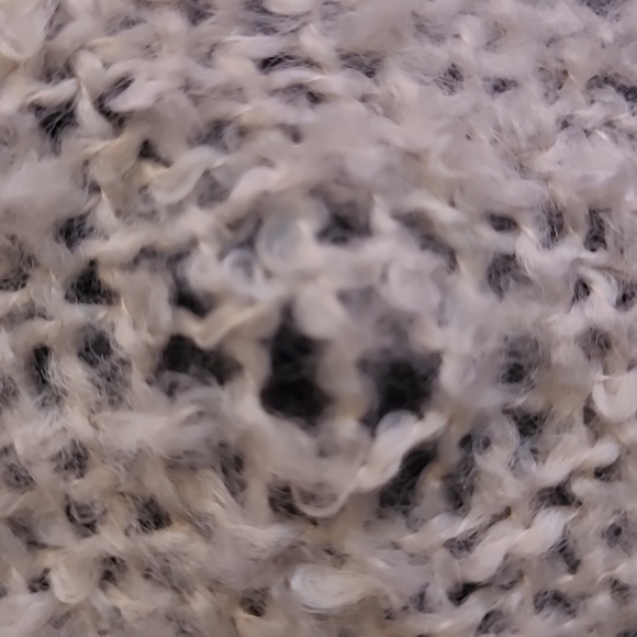 NORTHERN ANGEL CROCHET TURTLE NECK SHAWL/PONCHO - Picture 6 of 8